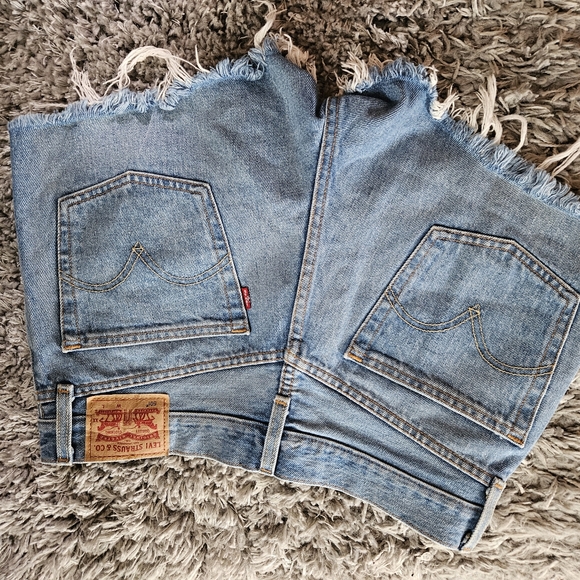Levi's 501 jean shorts - Picture 3 of 5